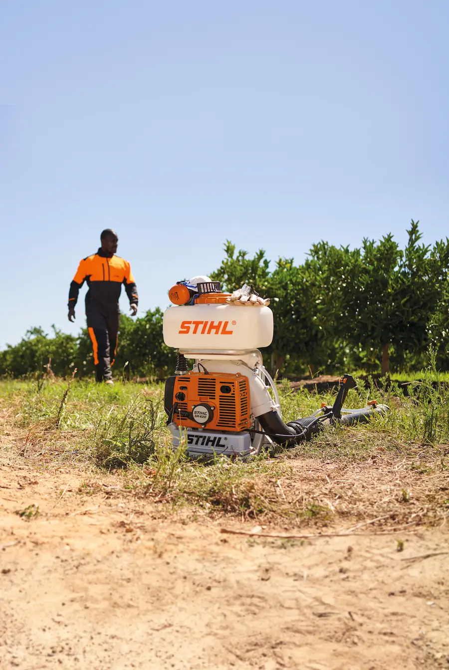 Detalhe do bocal do pulverizador Stihl SR 420 configurado como atomizador