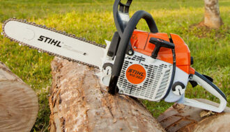 Indicada para corte de toras, lenha e manejo florestal, a Stihl MS 382 combina potência, robustez e durabilidade para operações intensivas.