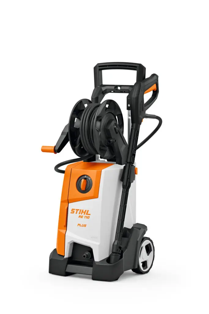 Lavadora de alta pressão Stihl RE 110 Plus com carretel integrado, indicada para limpeza doméstica intensa, pisos, carros, garagens e áreas externas.